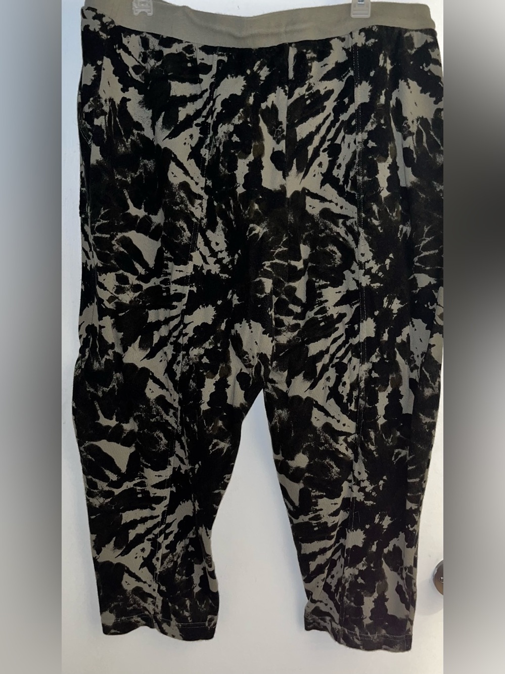 Time and Tru Black and green Abstract Print Joggers